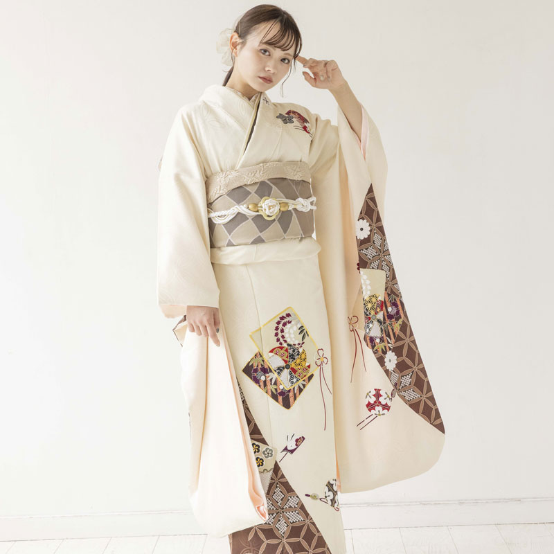 白アイボリー　和服