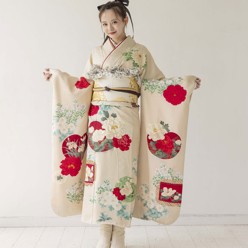ベージュ　和服