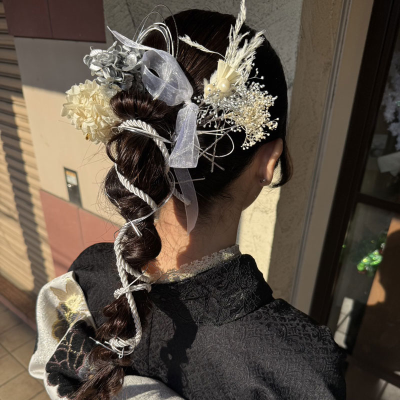 ローポニー 振袖ヘアスタイル 振袖ヘアアレンジ ロープ編みポニー