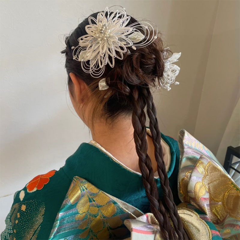 アップヘアスタイル 成人式ヘアスタイル 卒業式ヘアスタイルカチモリ×三つ編みポニー