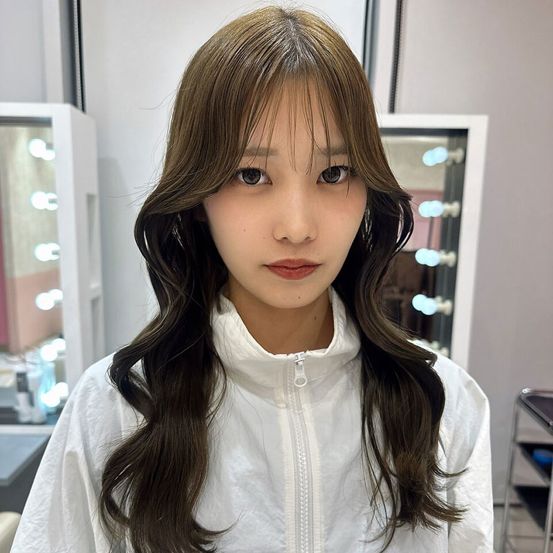 オリーブベージュ