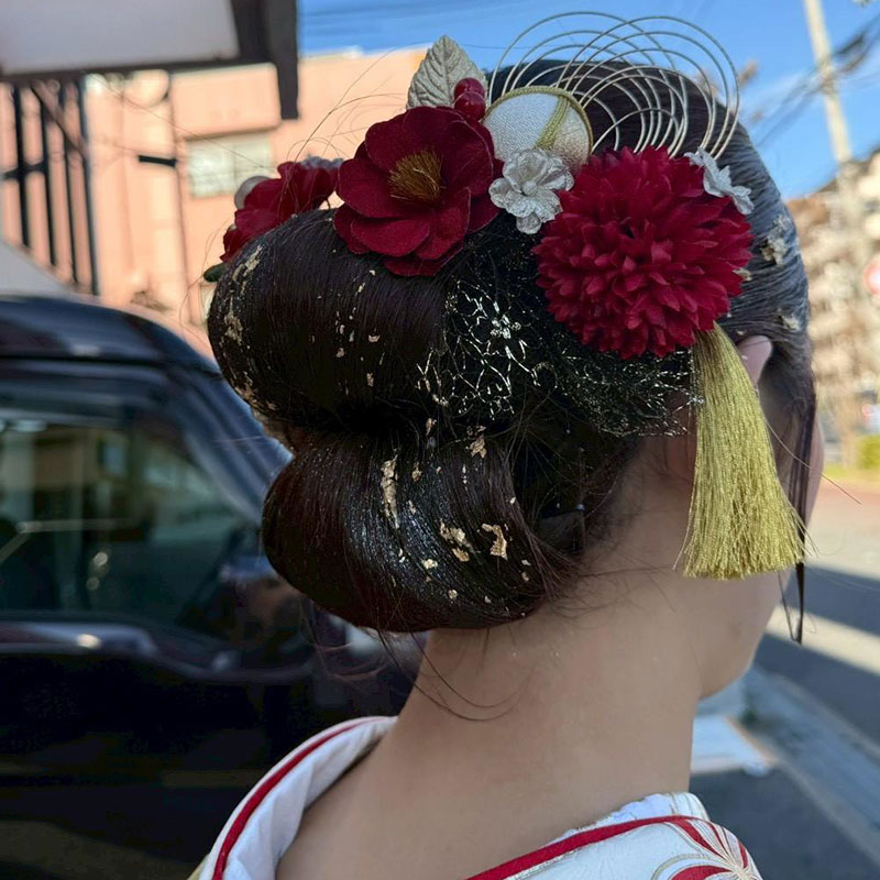 花と組み合わせたアップスタイル