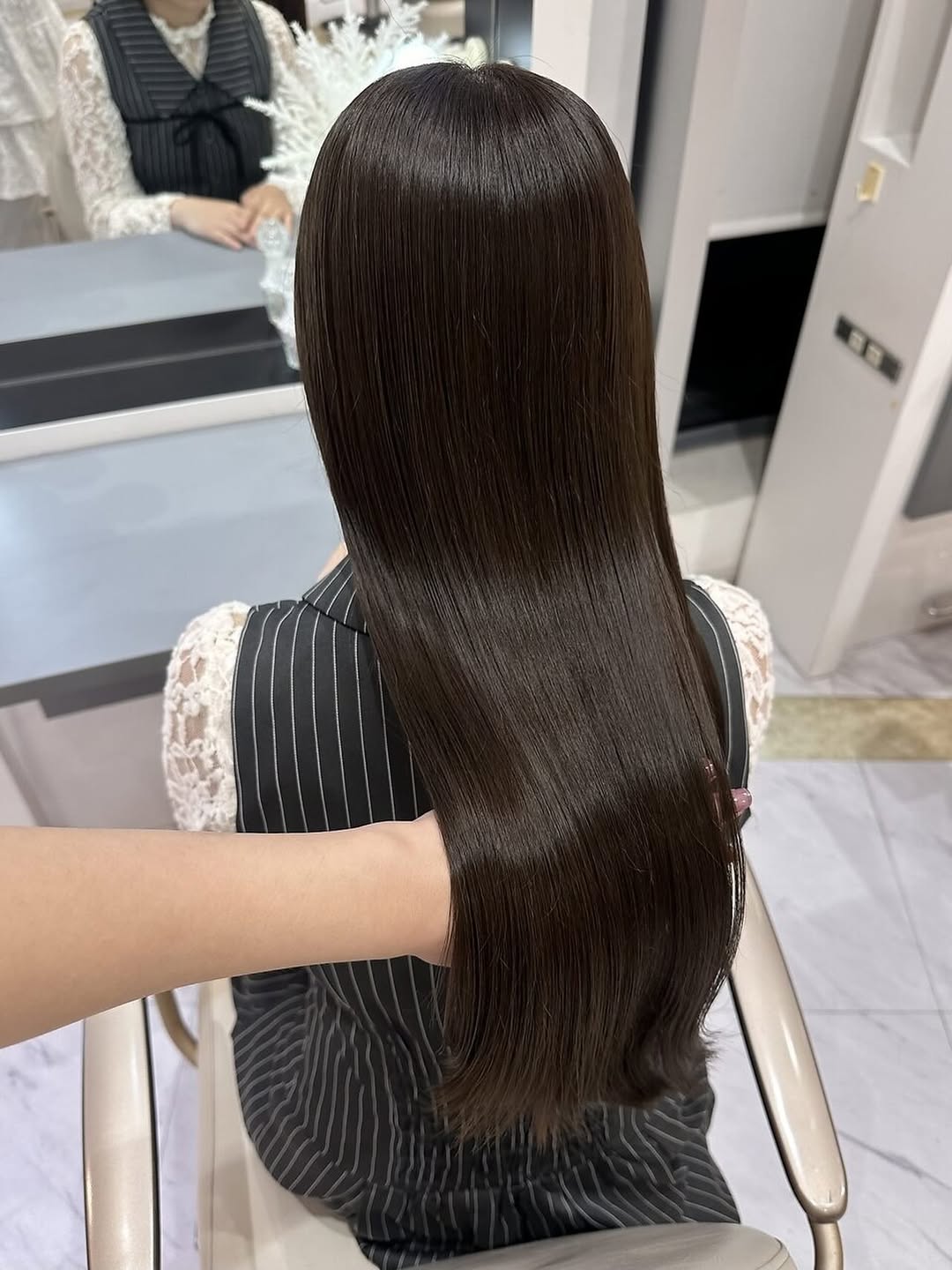 ダークブラウン